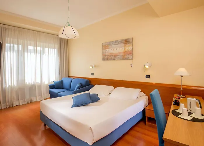 Hotel Western Globus 3*