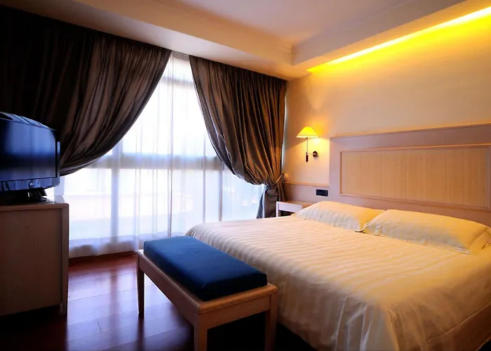 Otel Western Globus 3*
