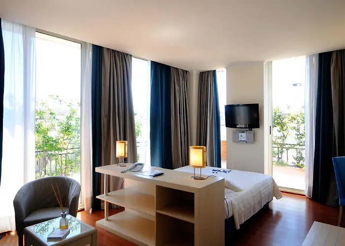 Western Globus 3*