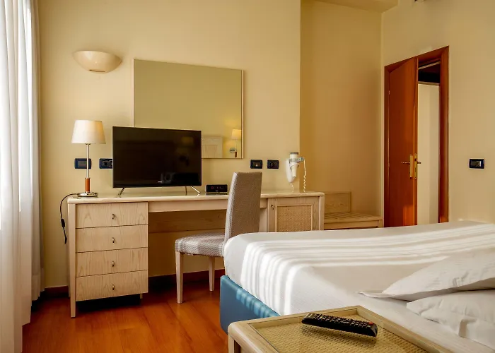 Western Globus Otel