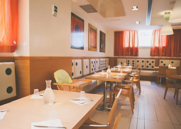 Western Globus Otel 3*