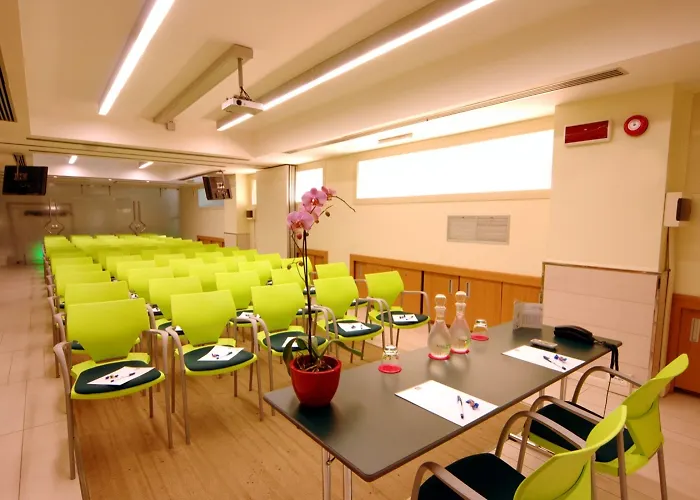 Western Globus Otel 3*