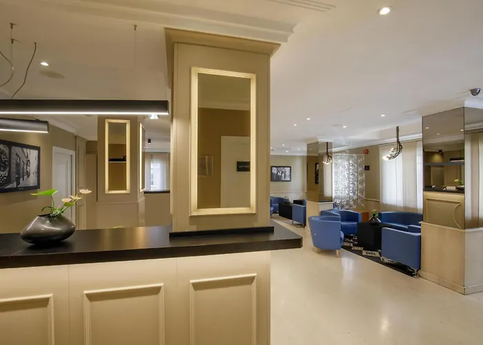 Western Globus Hotel 3*