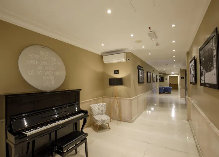 Hotel Western Globus 3*